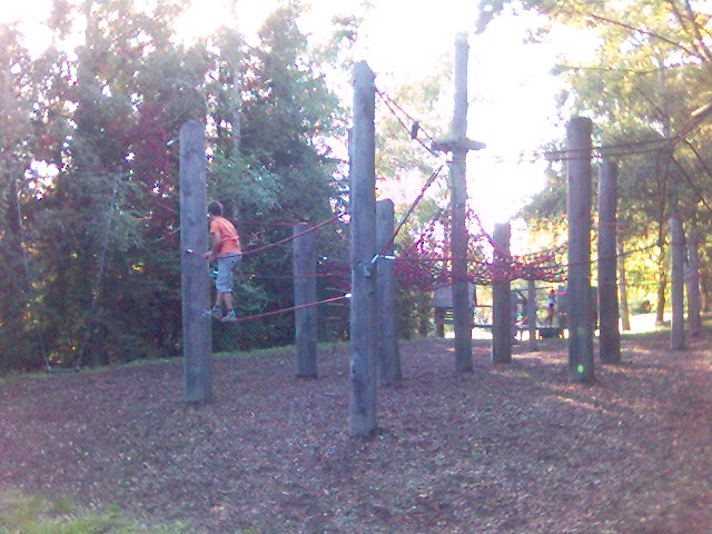 „Der schön gestaltete Kletterspielplatz in Wöschbach lockt die Kinder in Höhe“